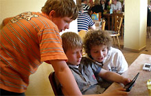  Osterfreizeit 2009 (Bild: Die Jungs an der Elektronik