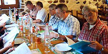 Vogesen 2009 (Bild: Abendessen in der Käserei)